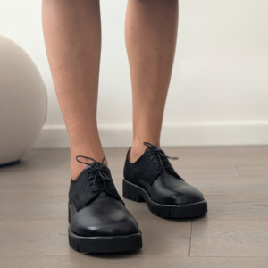 Fluffy New Lace — Scarpe stringate donna in pelle e cavallino nero