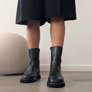 Easy Zip Alto — Stivaletto in nappa nera con zeppa